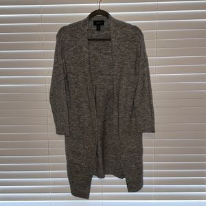 Tunic-length open cardigan w/ two front pockets. Size small.Excellent condition.